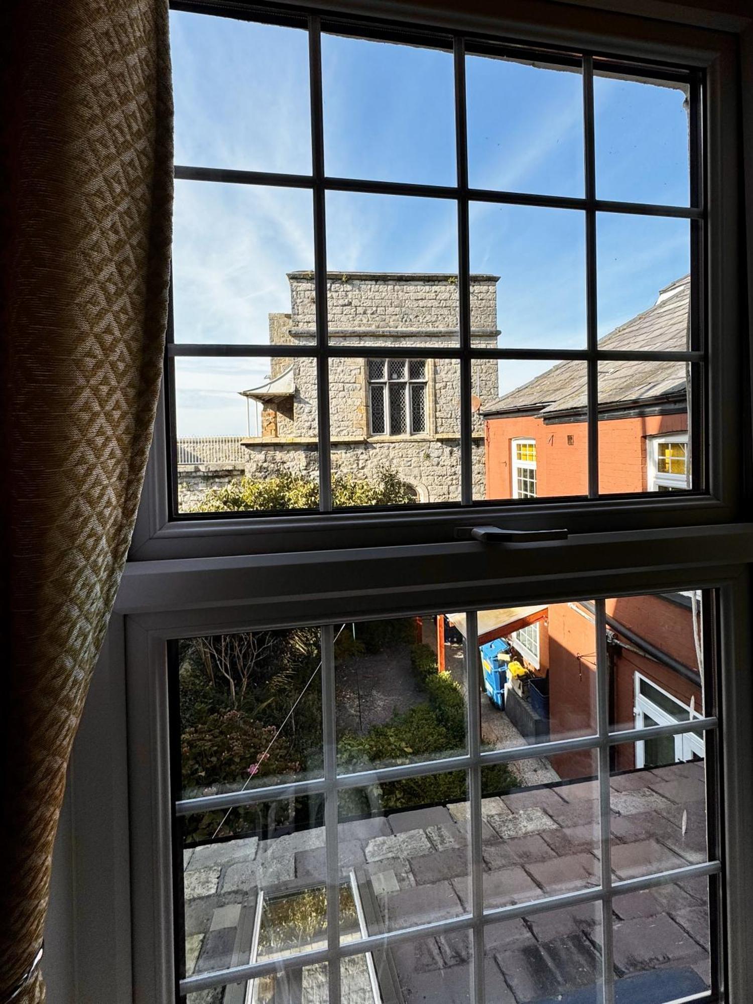 Hotel Caer Menai à Caernarfon Extérieur photo